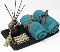 Model room dark green towel set bathroom showroom toilet sink light luxury bathroom side cabinet ornaments Nordic