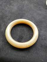 A Jingjia spot Hetian Jade Qinghai material boutique Wild nougou milk tea color sweet osmanthus cake rough round bracelet