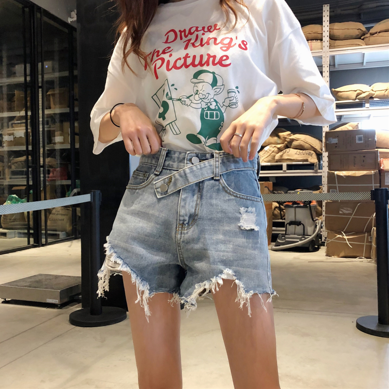 Real shot, real price, spring Korean version of high waist jeans shorts with burr holes
