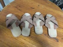  80  s old slippers 80% new two pairs of second-hand thrift nostalgic collection film and television props