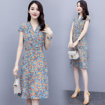 Zhang Cai Feiyue 2021 summer new simple fashion French print v-neck waist lace slim dress