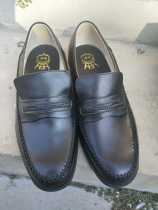 The old stock 3516 royal three-joint leather shoes.