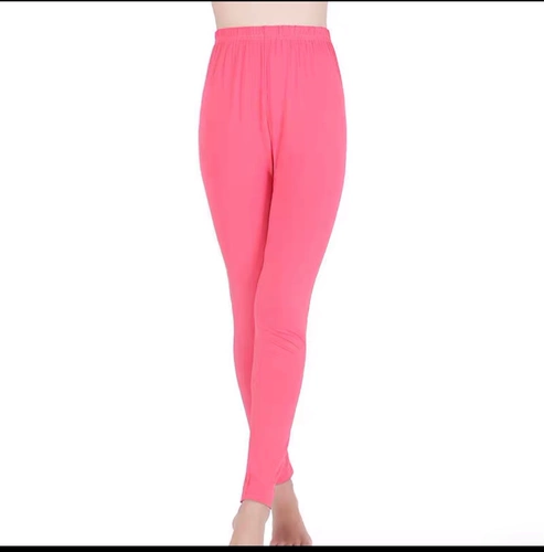 Расширить высокие хлопковые осенние брюки.