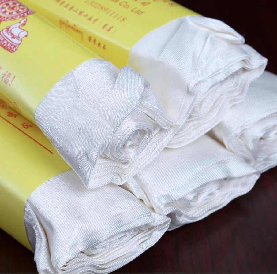 High-end real silk hada Tibetan ornament Eight auspicious Buddha sent to the division in bulk hair white 3m * 60cm