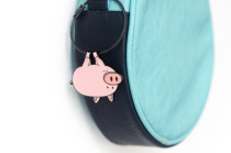 Eight-door insect club Ouch second-generation alloy key ring bag pendant cute new product creativity to send female girlfriends graduation