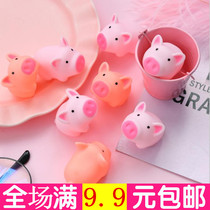 Baby pig playing with the water pinch called little pink pig mini bath toy Baby playing with the water duckling vinyl childrens puzzle