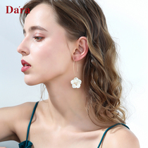 Dela mother Bay flower fashion earrings female 2021 New Tide temperament fresh niche freshwater pearl ear ornaments