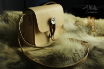 Pure handmade custom genuine leather woman bag single shoulder small satchel Italian import head layer of tannic cow leather primary colour can be raised