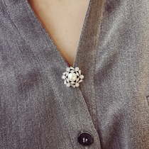 Simple flower brooch womens anti-light neckline pin decorative creative wild shirt buckle pin cardigan fixed buckle