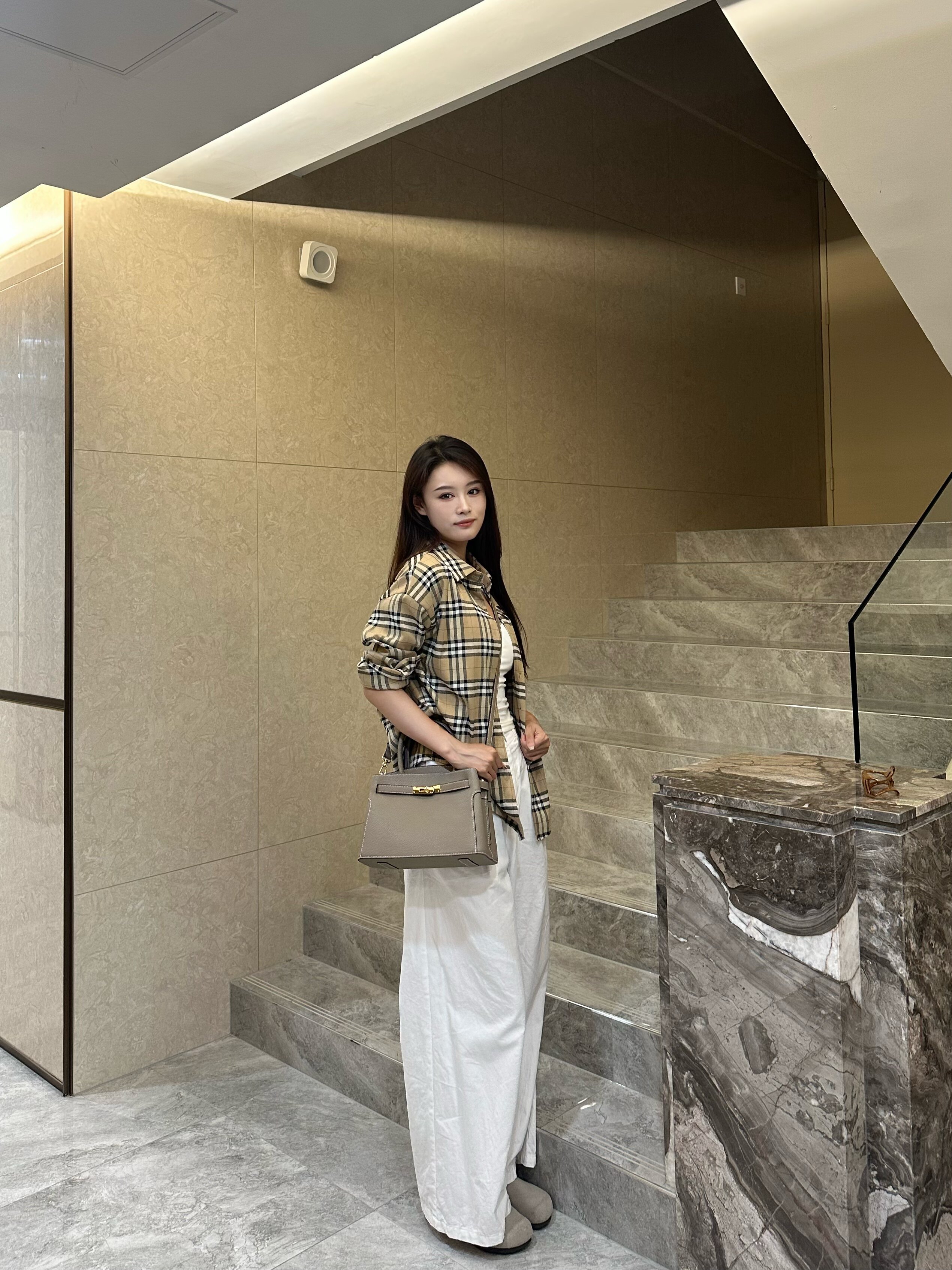 百丽鎏金岁月凯莉包 质感牛皮高级耐磨 大容量通勤 妈妈包婚包两用