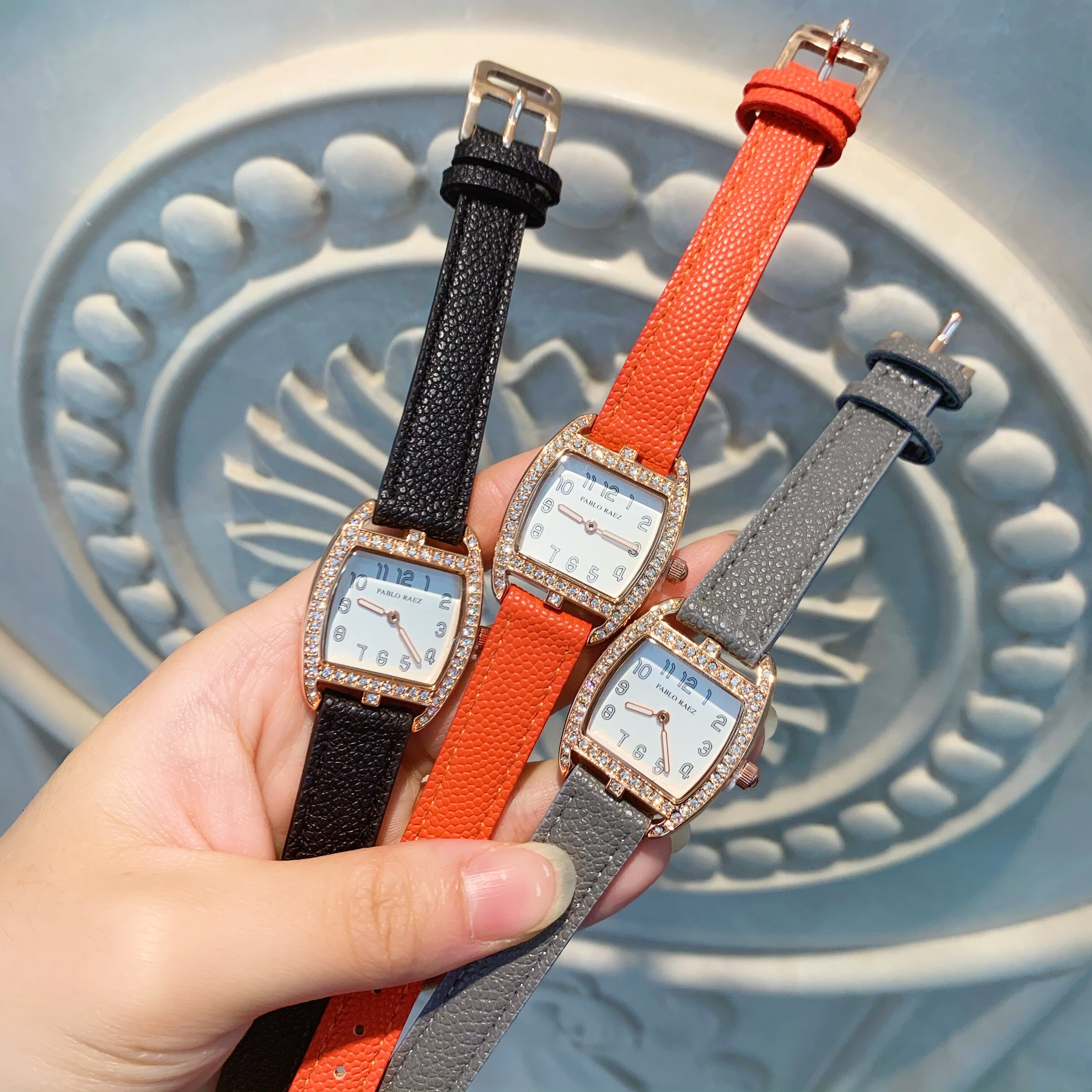 Women's Quartz Watch With Lychee Pattern Strap And Diamond Detail_voghion.com