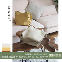 Real Leather Single Shoulder Bucket Bag Woman Large Capacity Commuter Skew Satchel Soft Leather about 100 hitch Atmospheric Bull Leather Texture Bag bag