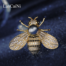 Little bee brooch female corsage pin button high-end luxury cute Japanese design temperament small fragrant style suit accessories