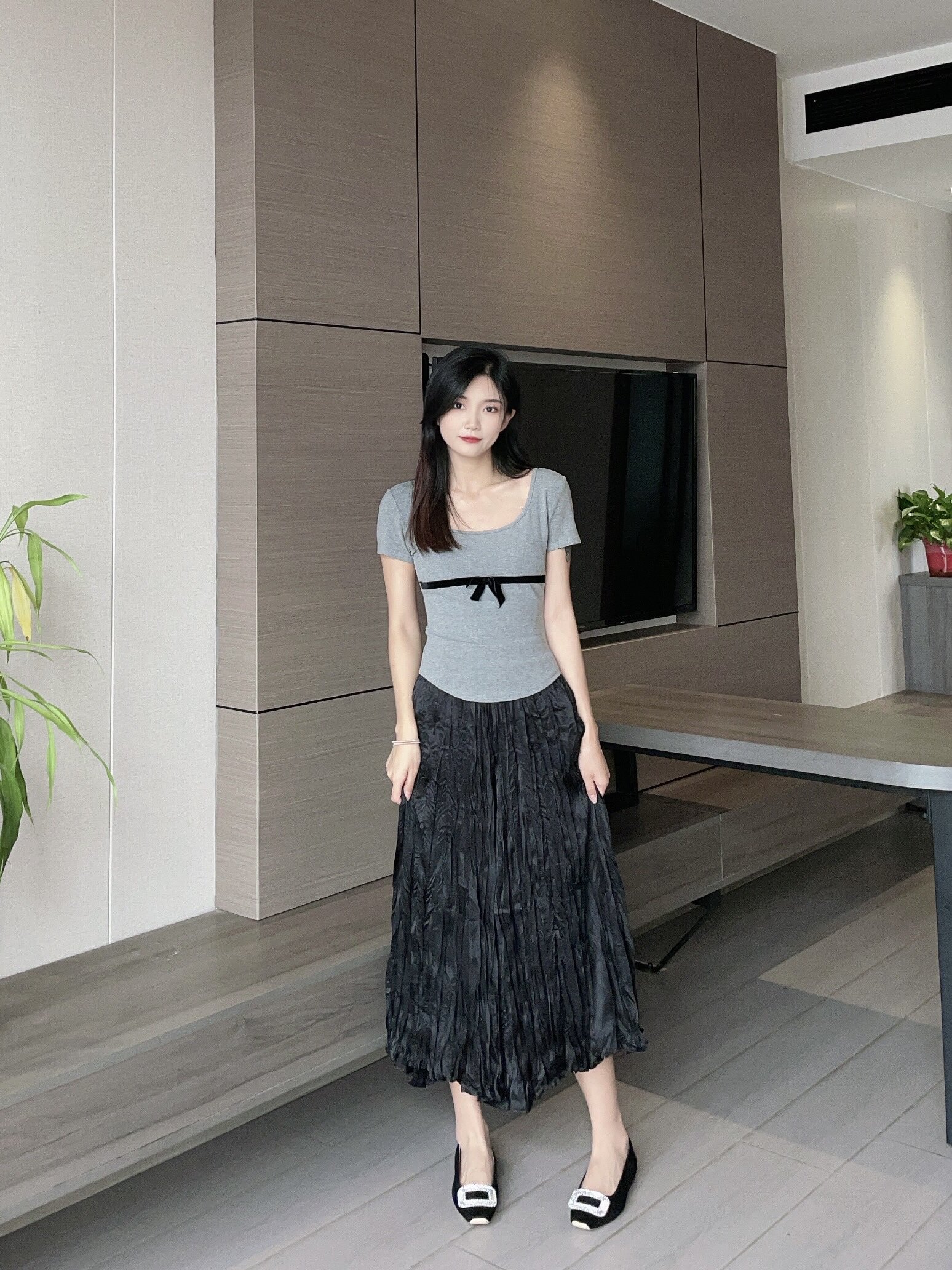 「倾城之恋」Nine West/玖熙方扣单鞋：法式平底鞋的水钻优雅美学