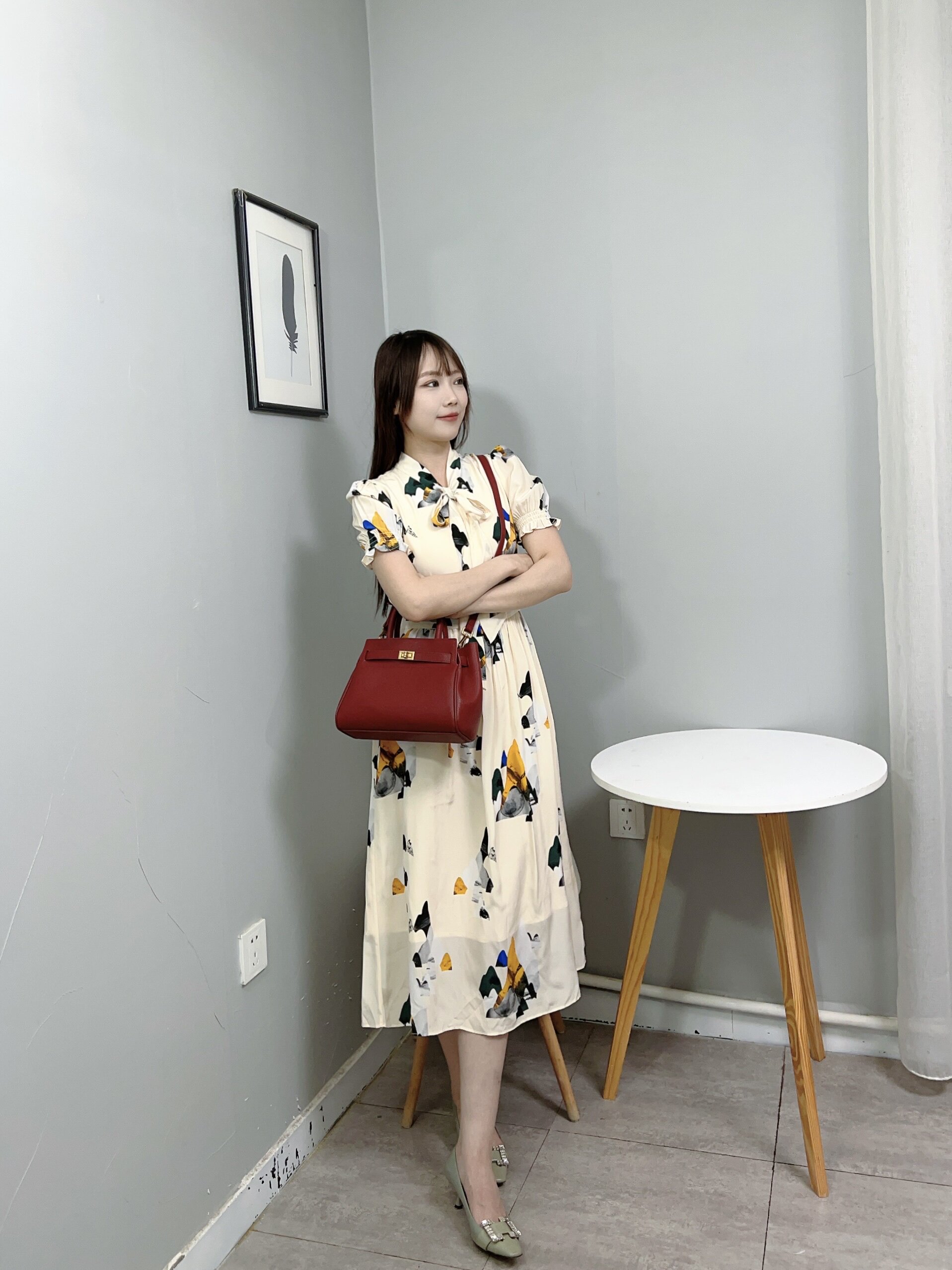 百丽红色新娘婚包 大容量设计装下红包手机 手提斜挎两用更实用