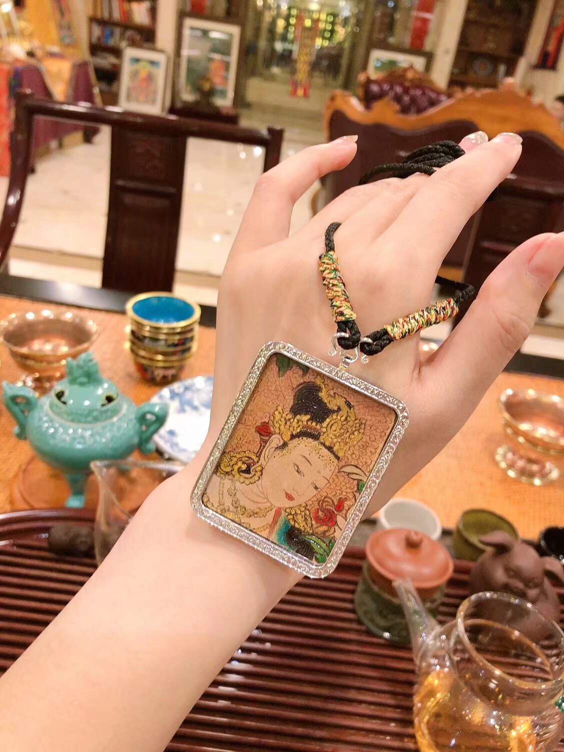 Cow Leather Branding Tangka Guanyin BodhisattBodhisattBodhisattva The Master Works of Arts and Crafts in Qinghai Level Master of Arts and Crafts