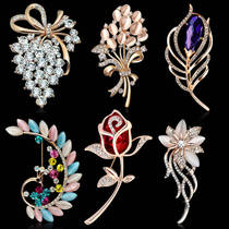 Brooch 2021 New Tide new high-end brooch female students cute Korean rhinestone corsage jewelry pin Silk