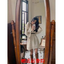 2022 autumn and winter new lazy style v-neck knitted top womens loose French retro Japanese mid-length sweater