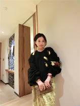Special BORAKOO Korea Dongdaemun WINTER BLACK LANTERN SLEEVE Gold layer tassel plus velvet thickened sweater