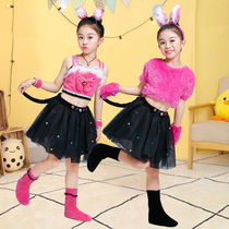 61 childrens animals evolve to serve Persian cat dance small animals to perform festive kitty kitty Little Rabbit costumes