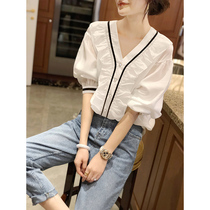 Bubble sleeve shirt women white design sense V-neck lotus leaf fashion top Early autumn 2022 new European station