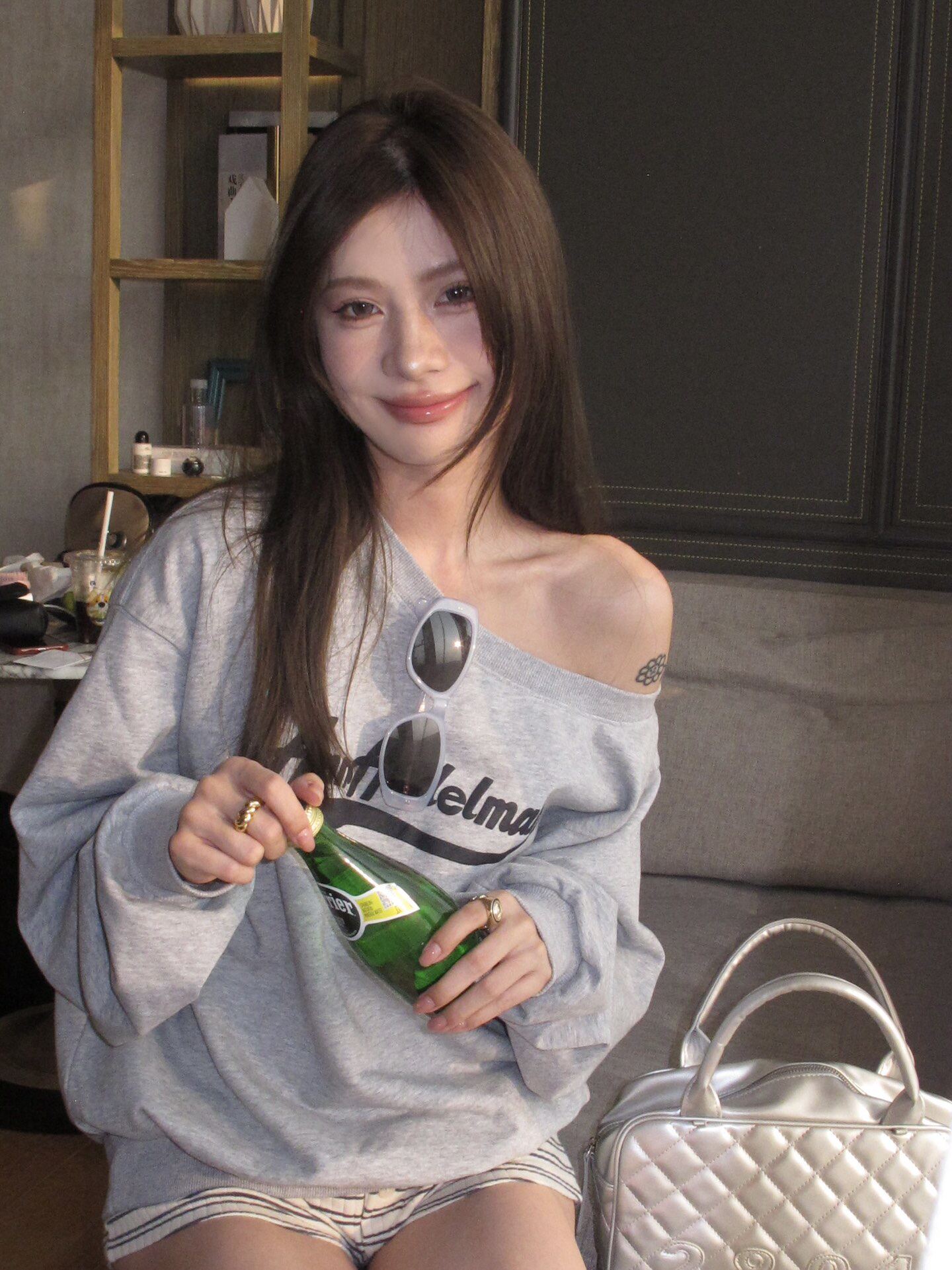 王玉文同款ANN ANDELMAN露肩卫衣 发泡印花斜领单肩小露香肩