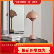 Bedroom lamp 2021 new master bedroom bedside Italian designer decorative metal table lamp creative home
