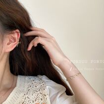 Butterfly knot ear bone clip small and delicate special minimalist Han Fan milk cool lukewarm design feeling cute and slap-in-the-ear clip