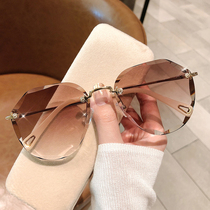 Sunglasses female ins2021 year new round face Korean tide fashion sunglasses anti ultraviolet big face thin GM