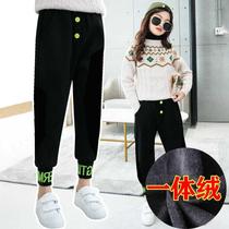 Girls casual pants 2020 autumn and winter New plus velvet thickened foreign style to wear the child one velvet loose trousers