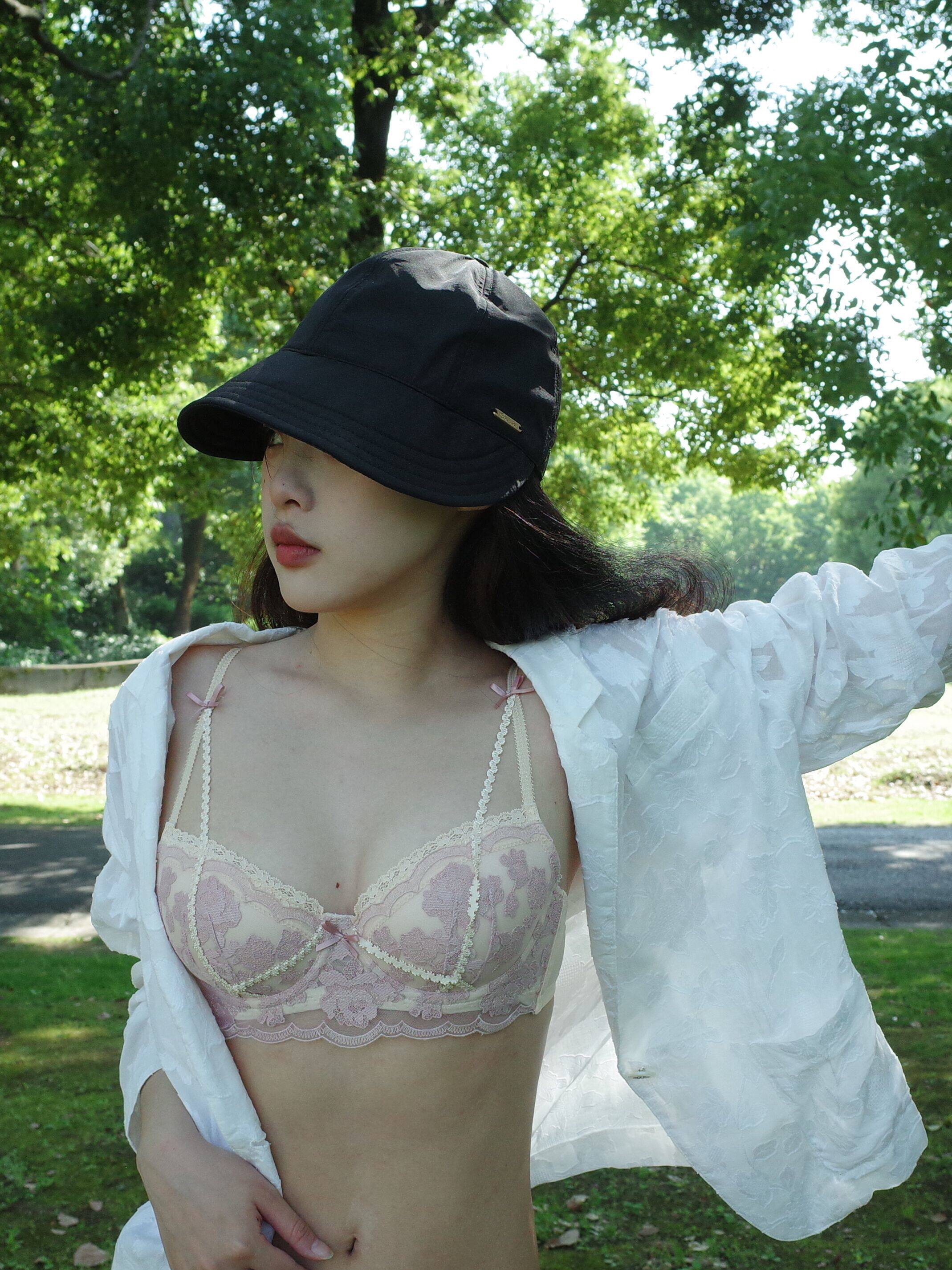 宝诗嫣法式小胸轻聚拢内衣 薄款白色蕾丝文胸 无钢圈舒适不勒 性感套装成套搭配