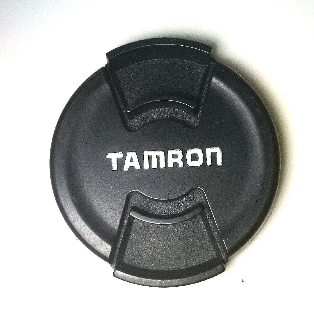 A lens cover with a pinch of 52mm sides of a Tencron