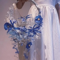 Star wish to carry blue crystal hand to carry the bride custom handmade bouquet