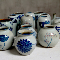 Small vase hand-painted blue and white ceramic bottle retro ornaments tea pet multi-meat flower Flower device flower box tea ceremony jar home accessories