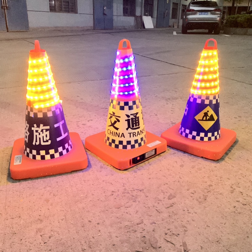 LED light-emitting lights with safety road construction maintenance red and blue warning flashing lights road cone barrel night flashing remote control