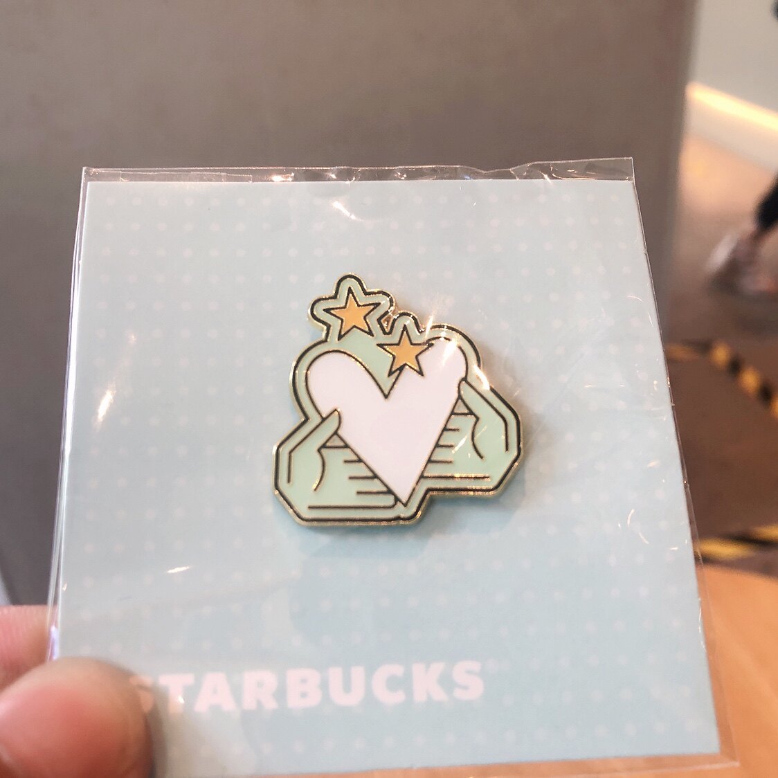 星巴克徽章Pin内部奖励制度是什么?咖啡大师伙伴如何成为会员并获得周年数字人鱼爱心PIN胸针?-文化创意邮册出版物徽章-淘宝好物网