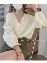 Sweet and delicate lace floral lace shirt loose covered meat retro V blouses ladies 100 hitch design feel lining spring summer