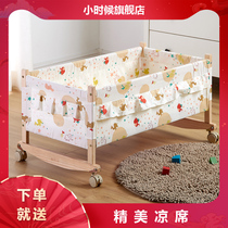 As a child the baby shaker coaxed the baby old-fashioned simple crib baby cradle Newborn small shaker nest lengthened