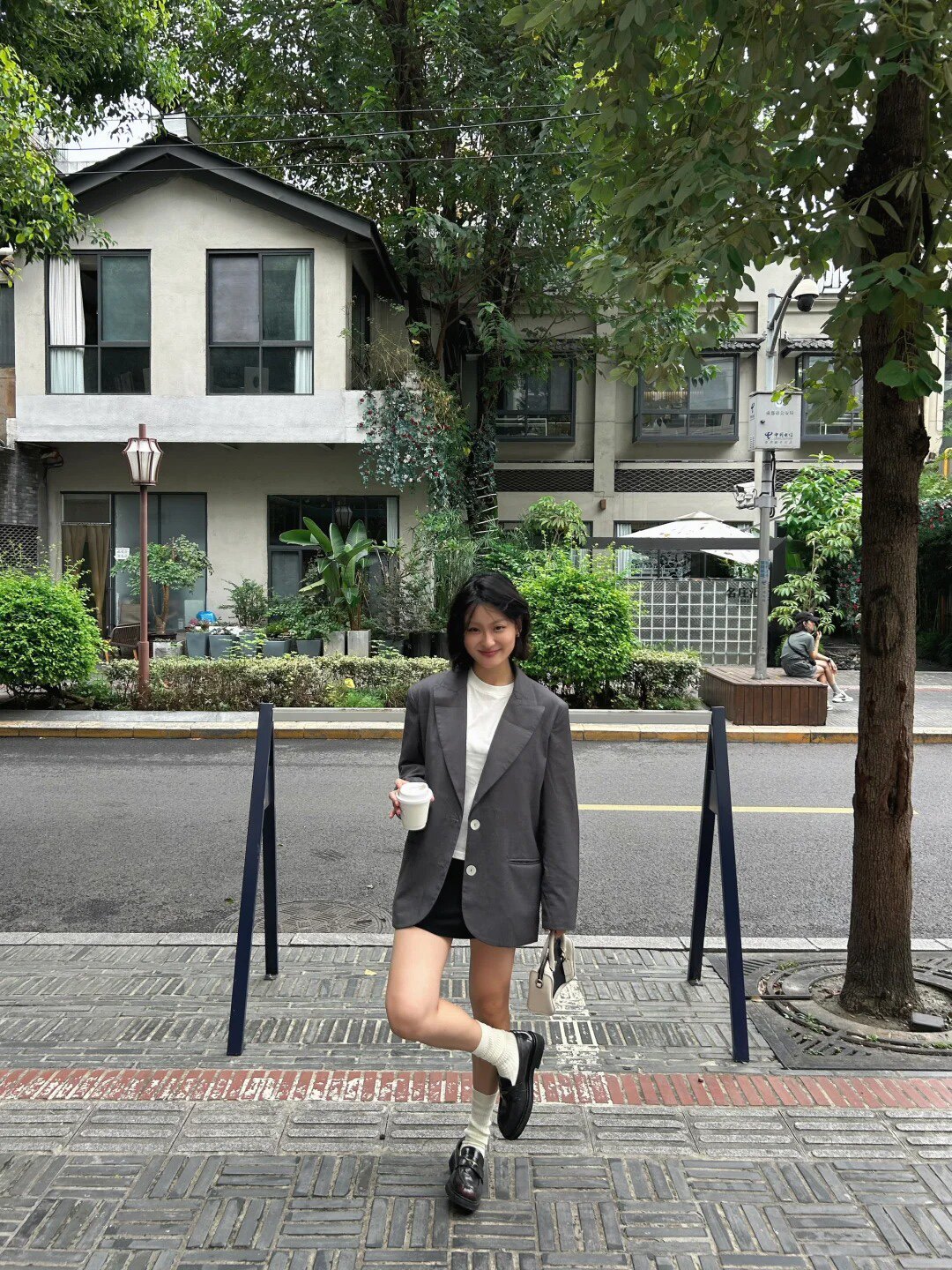 宋佳同款百丽海鸥乐福鞋2.0：厚底真皮的英伦飒爽美学