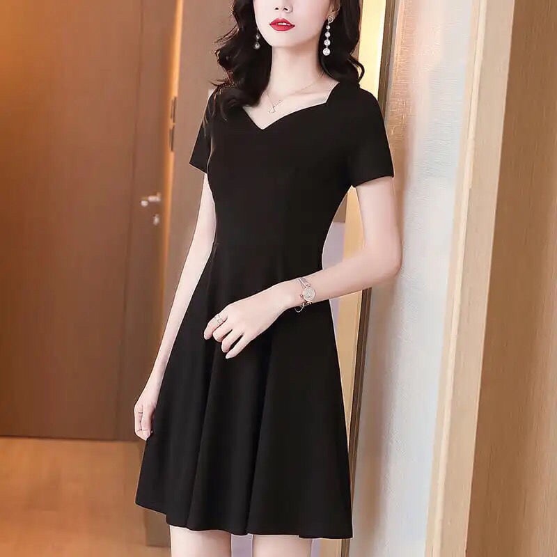 Hepburn Style Dress Short-Sleeved 2024 New V-Neck Black Professional Dress Women's Summer Slim Fit Little Black Dress