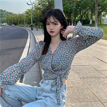 2021 Spring Summers new Korean version of the Korean Air Crushed Flowers Snowspun Shirts and Fire Net Red Design Sensation Niche-lined women