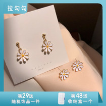 S925 silver needle brief about little clear new fashion earrings sweet and elegant and elegant with small crowdsourced ear nails adorable daisy ear ornaments 73