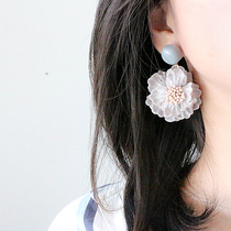 Shallow icons for hand-made original exaggerated red little daisy flower earrings personality ear clip wu er dong female chao xian sen xi