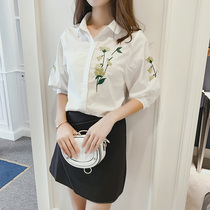 2022 Summer New Embroidery White Shirt Woman Retro Port Taste Design Sensation Little Crowdair Bubble Lantern Sleeve Blouse