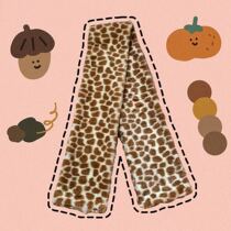 The giraffe scarf comes and the thin plush scarf is cute and must have   