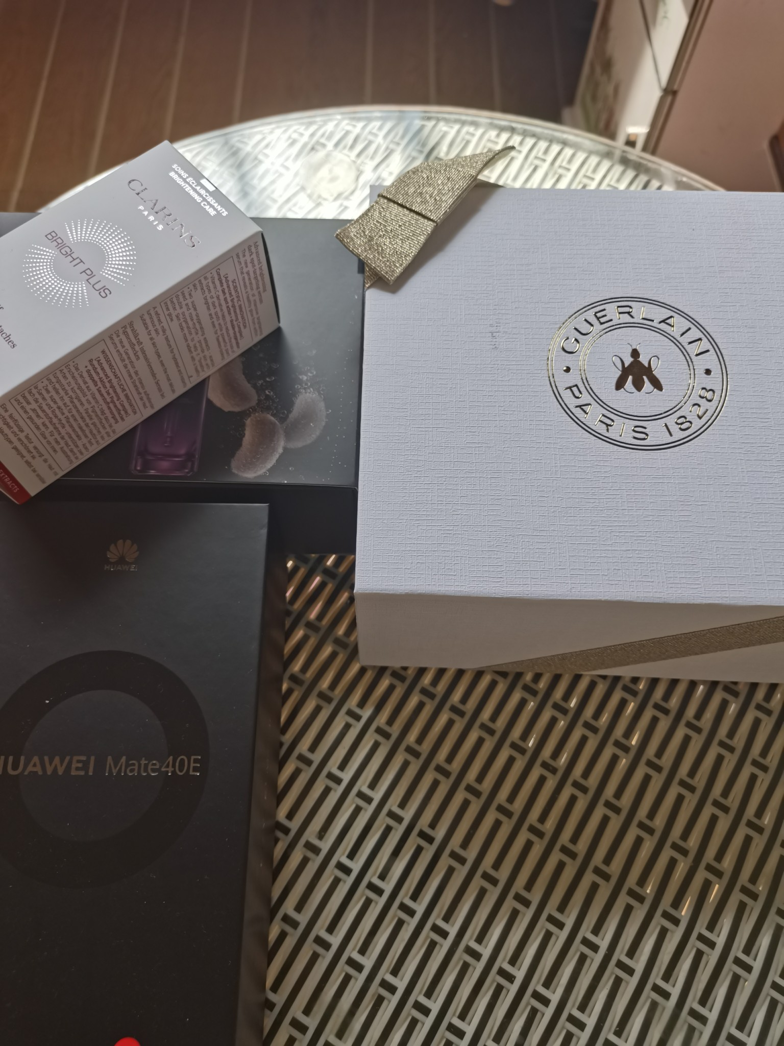 娇韵诗淡斑精华和sk2哪个好，娇韵诗淡斑精华有效吗