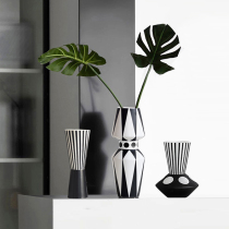 Simple modern net celebrity black and white art creative geometric ceramic vase dining table entrance Nordic decoration decoration design