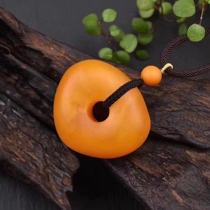 Natural honey wax Christmas buckle pendant amber original stone Old honey Tibetan buckle with type hang pendant drop sweater necklace