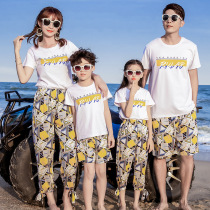 A family of three four mother and daughter mother and child clothing summer Family Portrait 2020 New Tide family decoration summer style