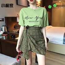 Summer is very fairy two-piece French niche age-reducing foreign-atmosphere loose short-sleeved T-shirt plaid skirt suit women